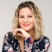 Smiling picture of Raquel Riberti-Bill