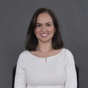 Smiling picture of Nathalia Faria
