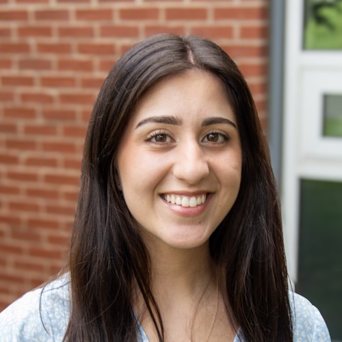 Clara Machado Headshot