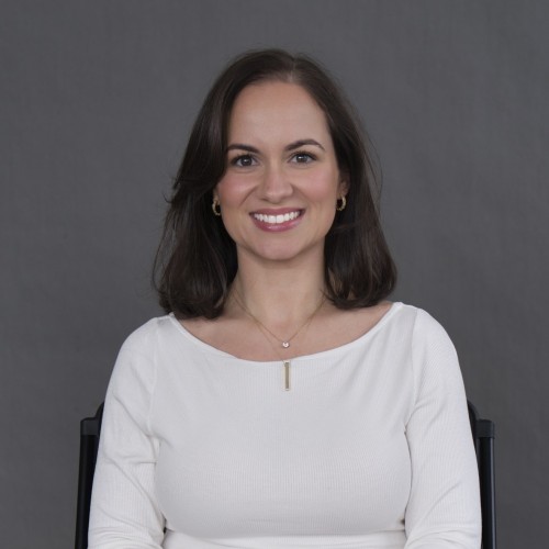 Smiling picture of Nathalia Faria